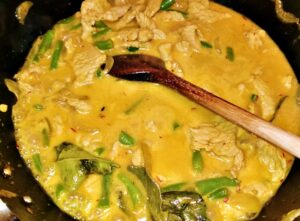 Szafranowe curry z indyka